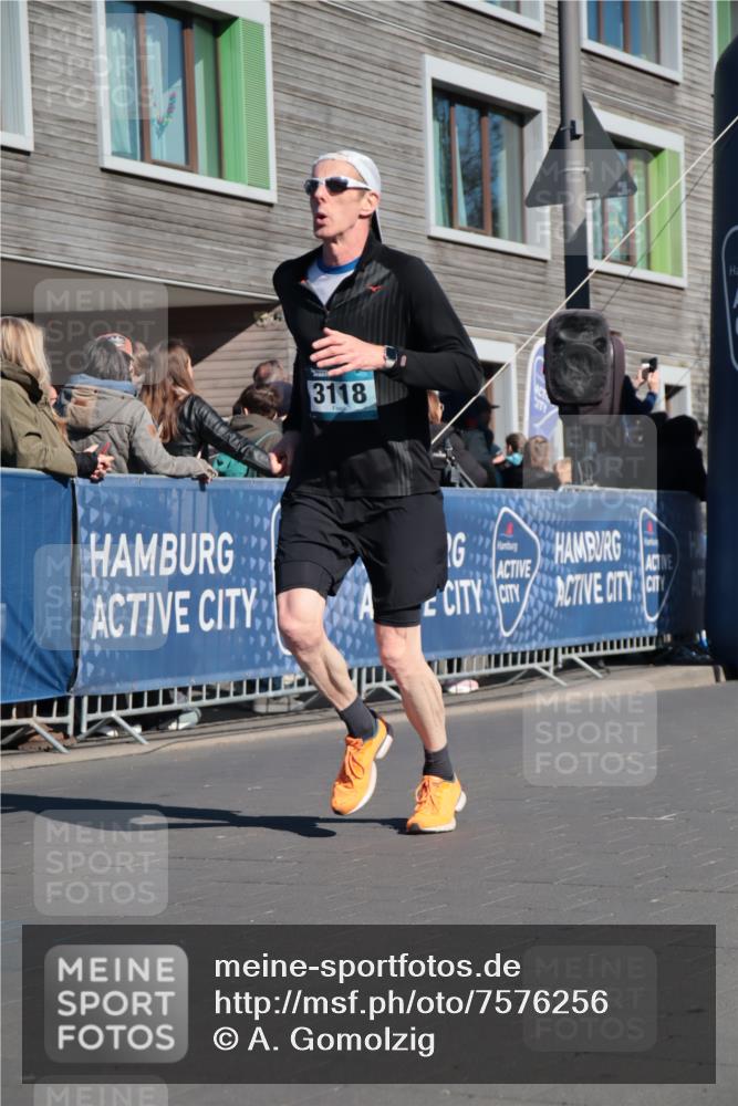 06.04.2025 - 44. Internationalen Wilhelmsburger Insellauf A. Gomolzig http://msf.ph/oto/7576256 06.04.2025 10:35:07 Ziel 3118, 3463 meine-sportfotos.de