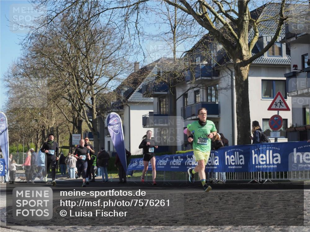 06.04.2025 - 44. Internationalen Wilhelmsburger Insellauf Luisa Fischer http://msf.ph/oto/7576261 06.04.2025 10:38:00 Ziel 4278, 4290, 3840 meine-sportfotos.de