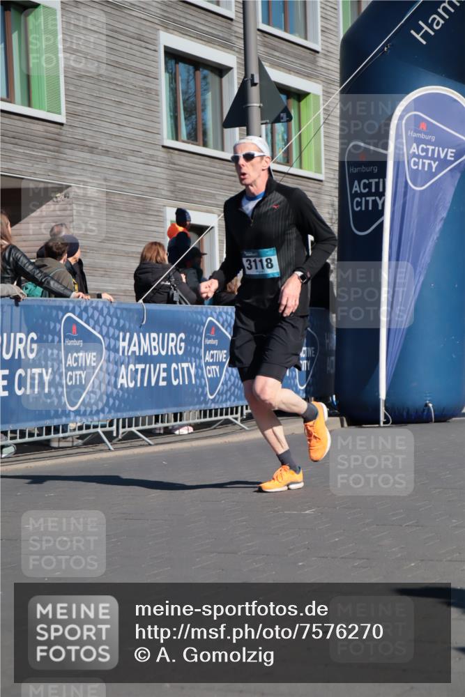 06.04.2025 - 44. Internationalen Wilhelmsburger Insellauf A. Gomolzig http://msf.ph/oto/7576270 06.04.2025 10:35:06 Ziel 3118, 3463 meine-sportfotos.de