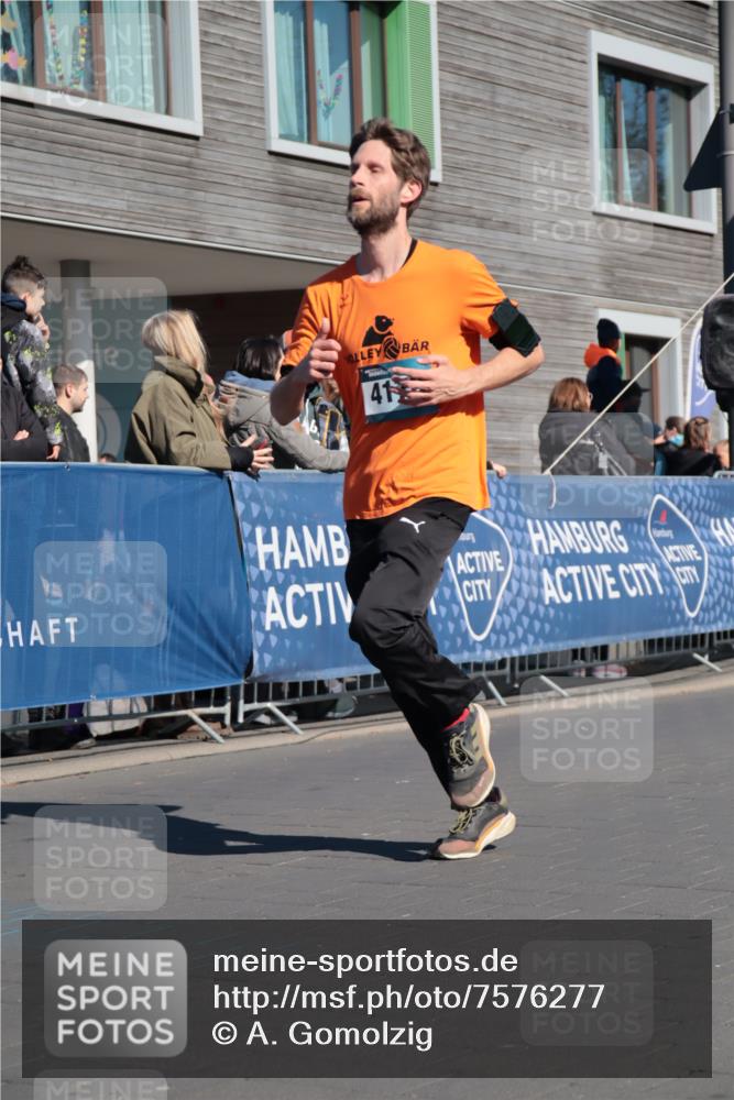 06.04.2025 - 44. Internationalen Wilhelmsburger Insellauf A. Gomolzig http://msf.ph/oto/7576277 06.04.2025 10:35:00 Ziel 4178 meine-sportfotos.de