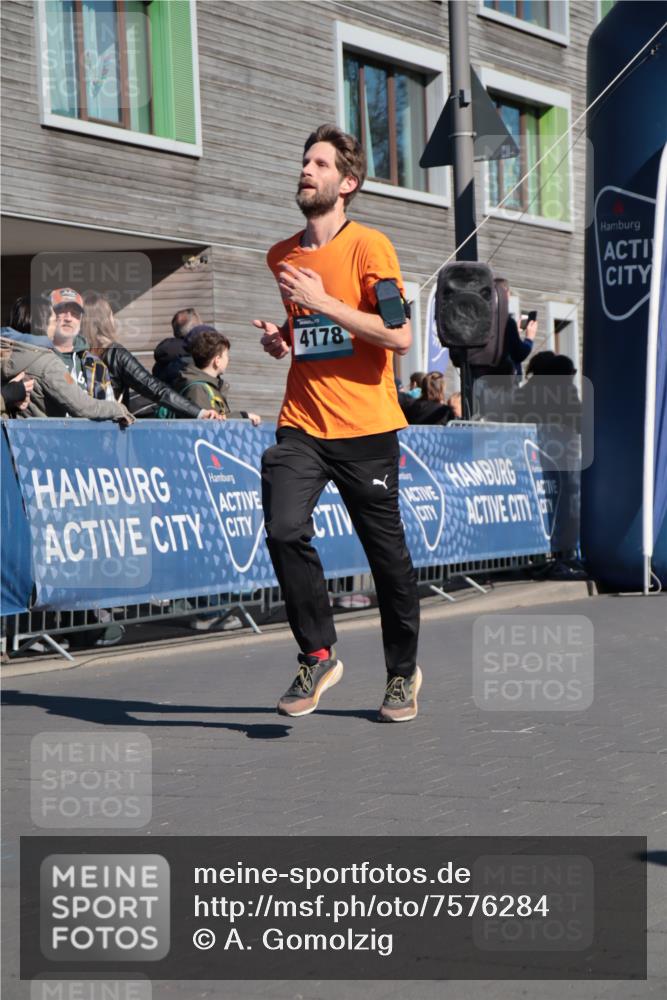 06.04.2025 - 44. Internationalen Wilhelmsburger Insellauf A. Gomolzig http://msf.ph/oto/7576284 06.04.2025 10:34:59 Ziel 4178 meine-sportfotos.de