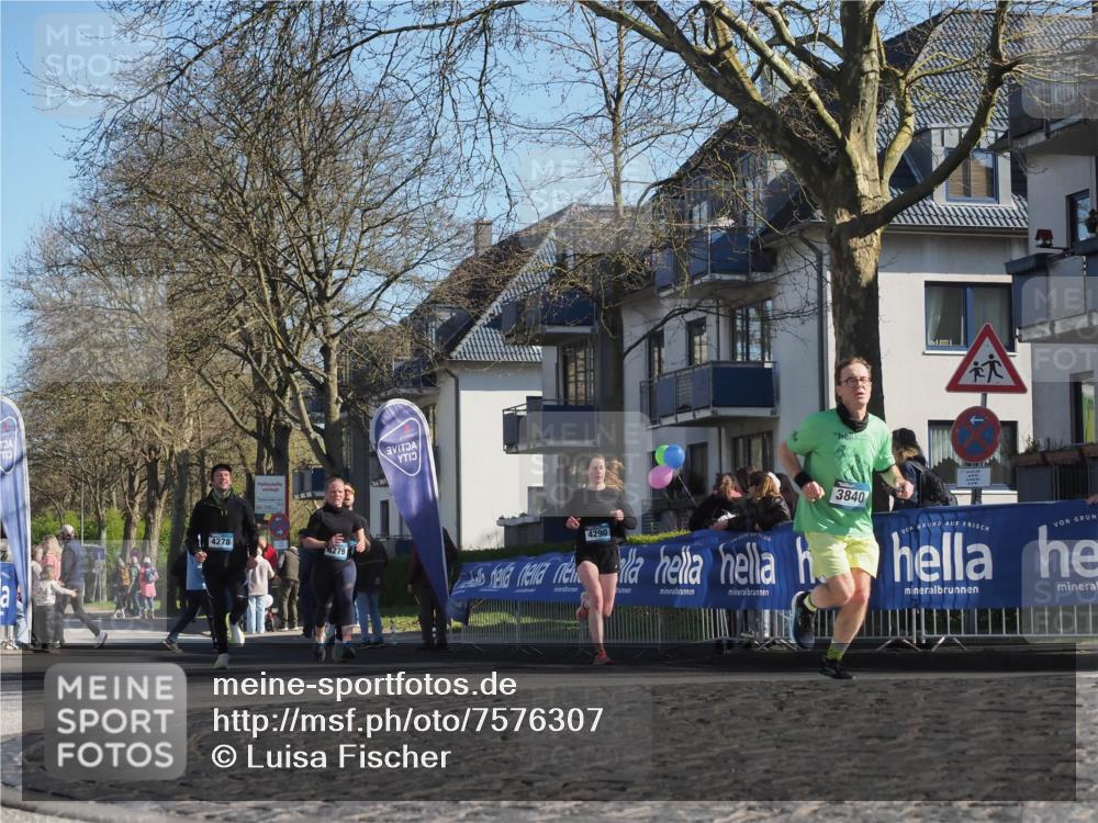 06.04.2025 - 44. Internationalen Wilhelmsburger Insellauf Luisa Fischer http://msf.ph/oto/7576307 06.04.2025 10:38:01 Ziel 11, 4278, 4279, 4290, 3840 meine-sportfotos.de