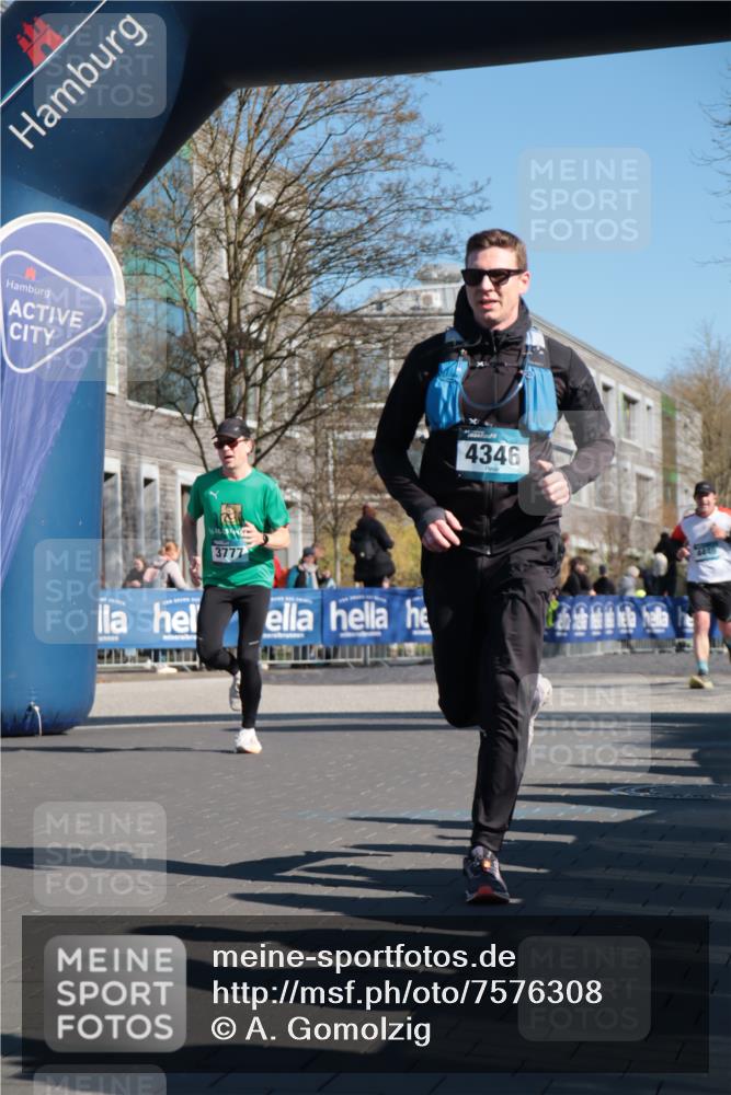 06.04.2025 - 44. Internationalen Wilhelmsburger Insellauf A. Gomolzig http://msf.ph/oto/7576308 06.04.2025 10:34:50 Ziel 3777, 4346, 4449 meine-sportfotos.de