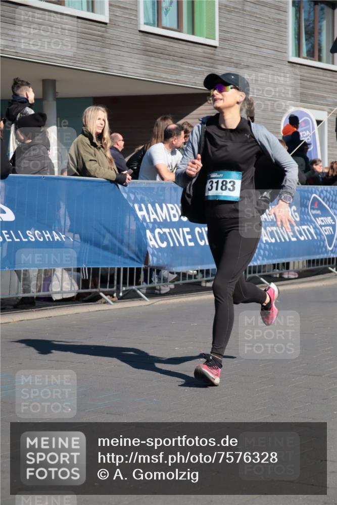 06.04.2025 - 44. Internationalen Wilhelmsburger Insellauf A. Gomolzig http://msf.ph/oto/7576328 06.04.2025 10:34:40 Ziel 3183, 4152, 4529, 4616 meine-sportfotos.de