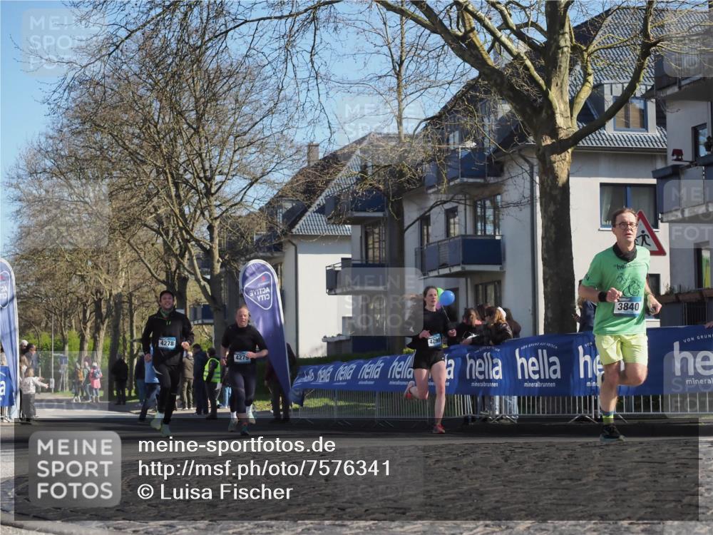 06.04.2025 - 44. Internationalen Wilhelmsburger Insellauf Luisa Fischer http://msf.ph/oto/7576341 06.04.2025 10:38:01 Ziel 4278, 4279, 3840, 4290 meine-sportfotos.de