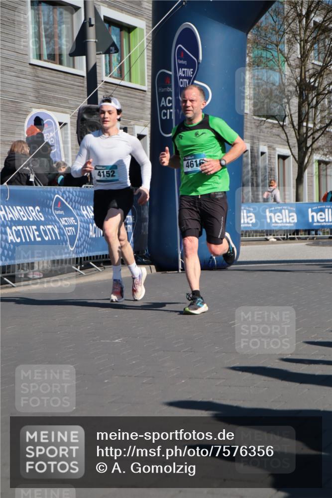 06.04.2025 - 44. Internationalen Wilhelmsburger Insellauf A. Gomolzig http://msf.ph/oto/7576356 06.04.2025 10:34:38 Ziel 3183, 4152, 4529, 4616 meine-sportfotos.de