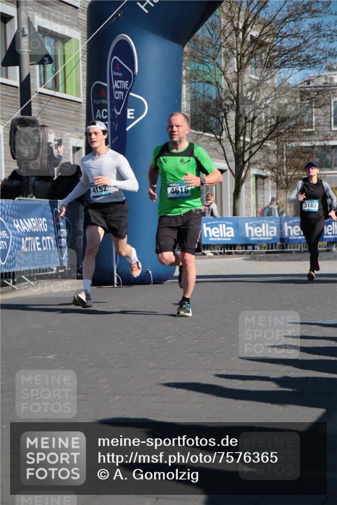 06.04.2025 - 44. Internationalen Wilhelmsburger Insellauf A. Gomolzig http://msf.ph/oto/7576365 06.04.2025 10:34:37 Ziel 3183, 4152, 4529, 4616 meine-sportfotos.de