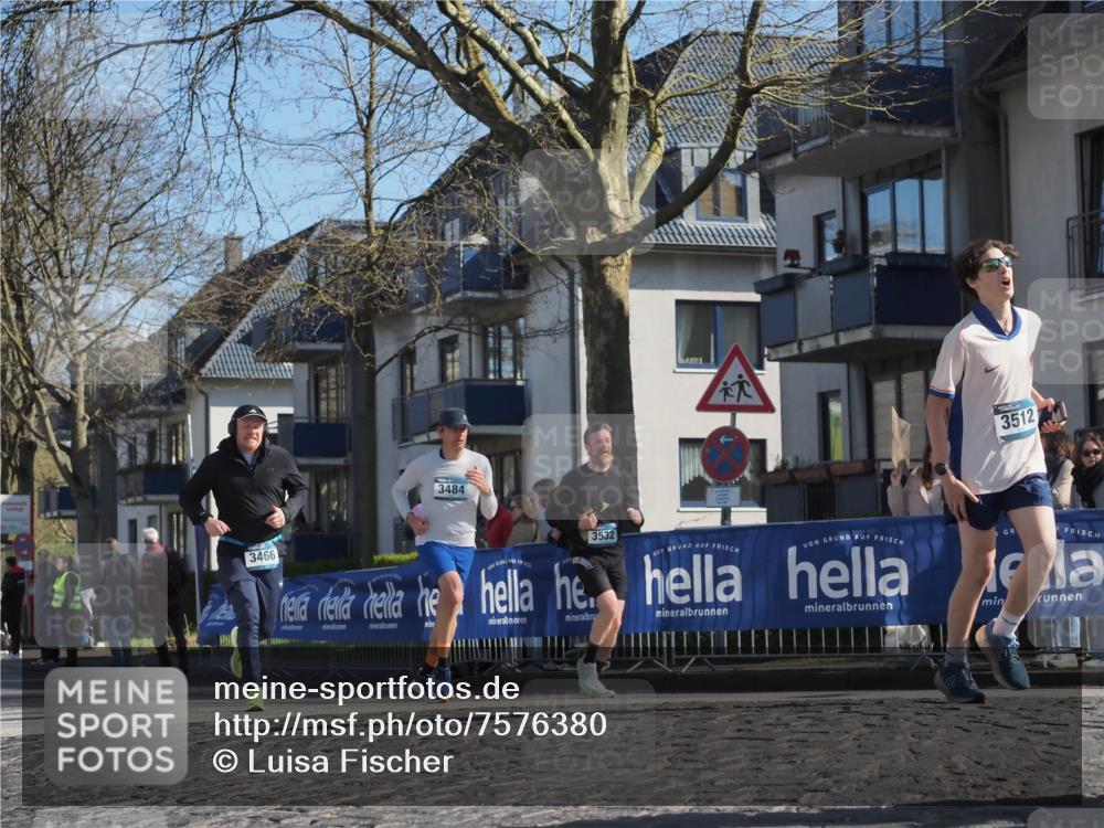 06.04.2025 - 44. Internationalen Wilhelmsburger Insellauf Luisa Fischer http://msf.ph/oto/7576380 06.04.2025 10:42:59 Ziel 3466, 3484, 3532, 2, 3512 meine-sportfotos.de