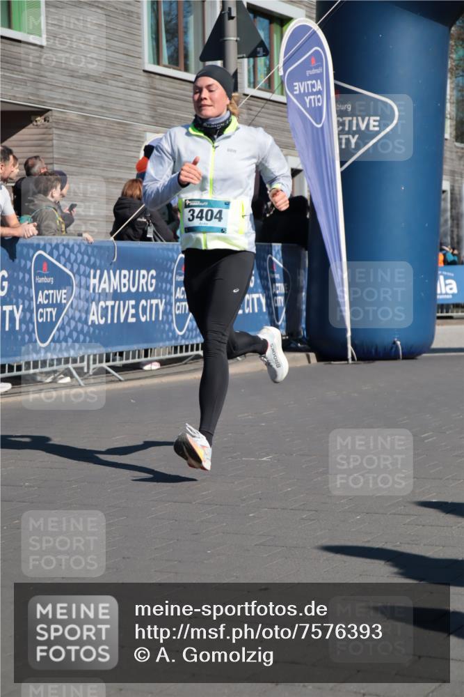 06.04.2025 - 44. Internationalen Wilhelmsburger Insellauf A. Gomolzig http://msf.ph/oto/7576393 06.04.2025 10:34:17 Ziel 3267, 3404, 4294 meine-sportfotos.de