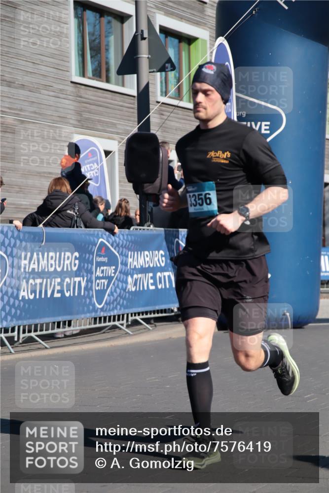 06.04.2025 - 44. Internationalen Wilhelmsburger Insellauf A. Gomolzig http://msf.ph/oto/7576419 06.04.2025 10:34:04 Ziel 3015, 3356, 3749, 4469, 4504 meine-sportfotos.de