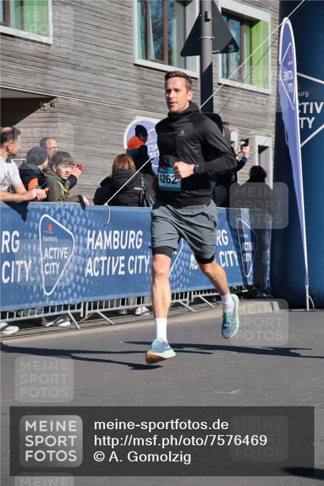 06.04.2025 - 44. Internationalen Wilhelmsburger Insellauf A. Gomolzig http://msf.ph/oto/7576469 06.04.2025 10:33:40 Ziel 3585, 3826, 4262, 4455, 5033 meine-sportfotos.de