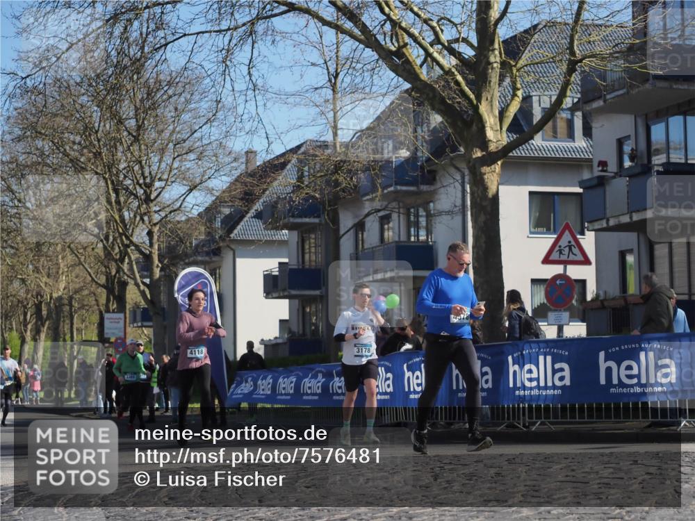 06.04.2025 - 44. Internationalen Wilhelmsburger Insellauf Luisa Fischer http://msf.ph/oto/7576481 06.04.2025 10:38:16 Ziel 3369, 4378, 4118, 3178 meine-sportfotos.de