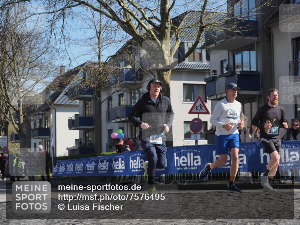 06.04.2025 - 44. Internationalen Wilhelmsburger Insellauf Luisa Fischer http://msf.ph/oto/7576495 06.04.2025 10:43:00 Ziel 3484, 3532, 3466 meine-sportfotos.de