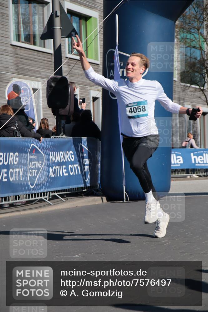 06.04.2025 - 44. Internationalen Wilhelmsburger Insellauf A. Gomolzig http://msf.ph/oto/7576497 06.04.2025 10:33:33 Ziel 4058 meine-sportfotos.de