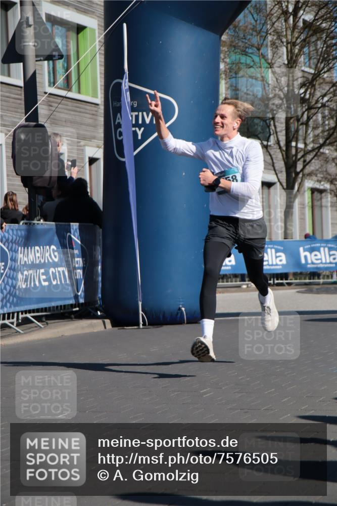 06.04.2025 - 44. Internationalen Wilhelmsburger Insellauf A. Gomolzig http://msf.ph/oto/7576505 06.04.2025 10:33:33 Ziel 4058 meine-sportfotos.de