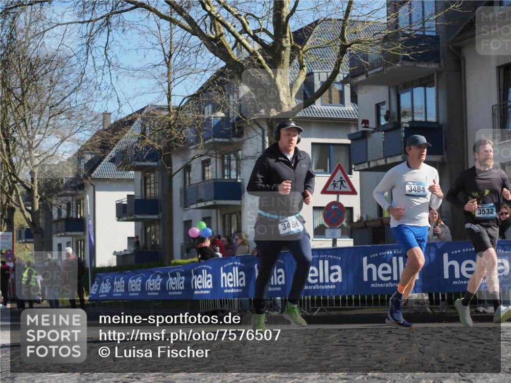 06.04.2025 - 44. Internationalen Wilhelmsburger Insellauf Luisa Fischer http://msf.ph/oto/7576507 06.04.2025 10:43:01 Ziel 3466, 3484, 3532 meine-sportfotos.de