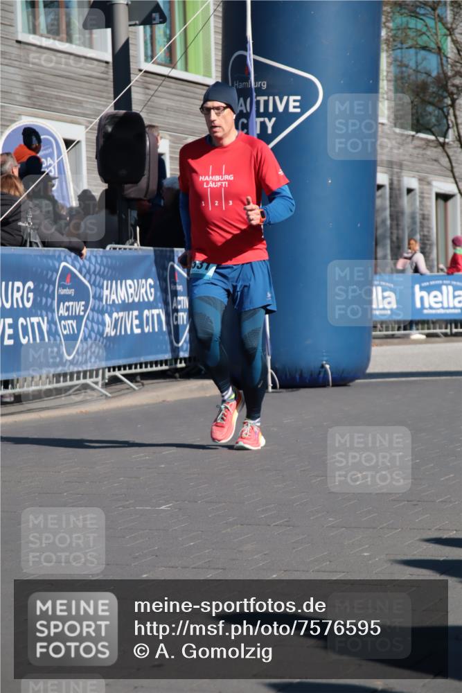 06.04.2025 - 44. Internationalen Wilhelmsburger Insellauf A. Gomolzig http://msf.ph/oto/7576595 06.04.2025 10:33:19 Ziel 3177, 3234, 4186, 4531 meine-sportfotos.de