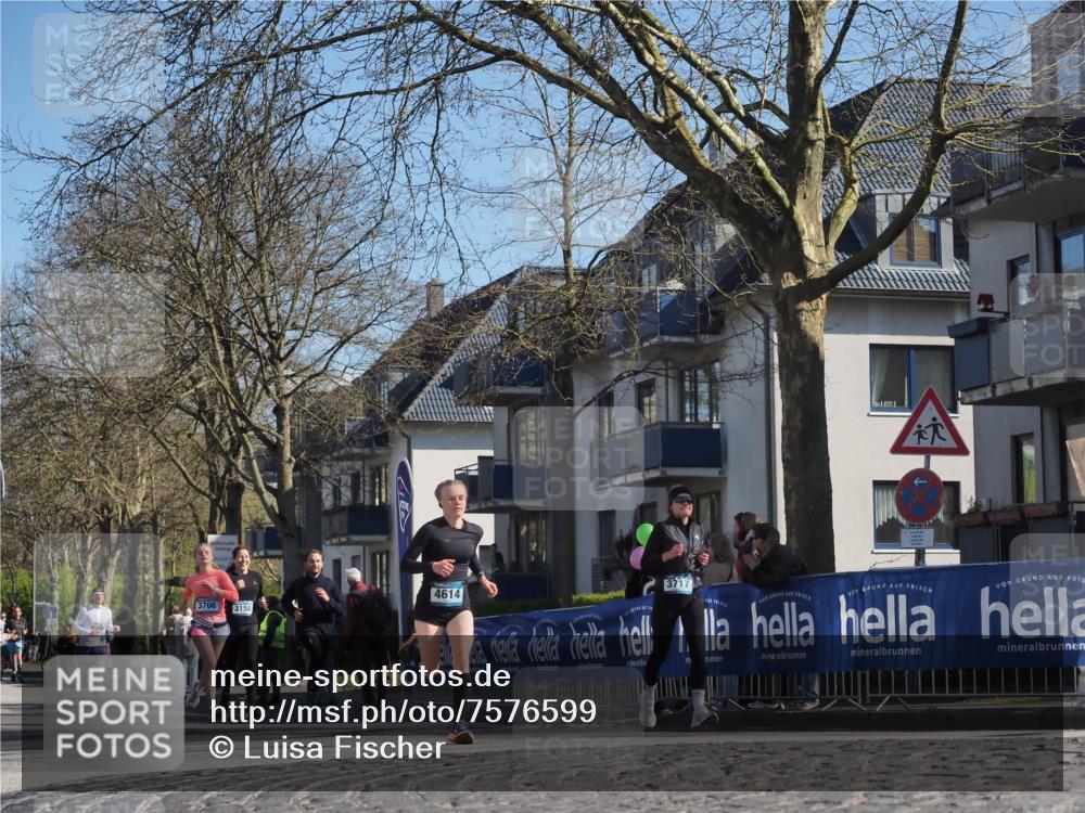 06.04.2025 - 44. Internationalen Wilhelmsburger Insellauf Luisa Fischer http://msf.ph/oto/7576599 06.04.2025 10:43:10 Ziel 3706, 3158, 4614, 3717 meine-sportfotos.de