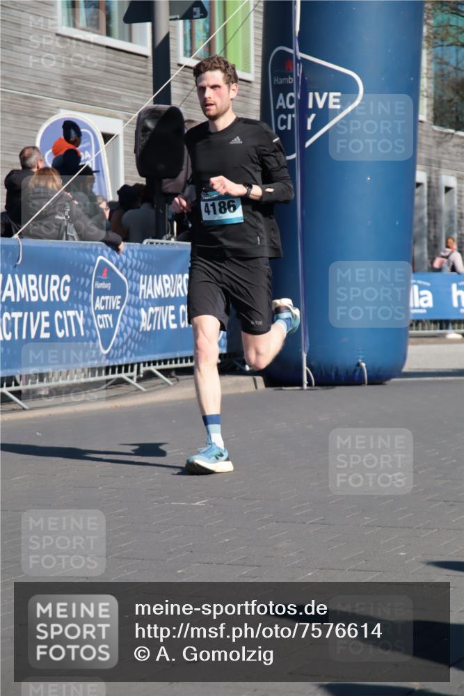 06.04.2025 - 44. Internationalen Wilhelmsburger Insellauf A. Gomolzig http://msf.ph/oto/7576614 06.04.2025 10:33:17 Ziel 3234, 3564, 4186, 4531 meine-sportfotos.de