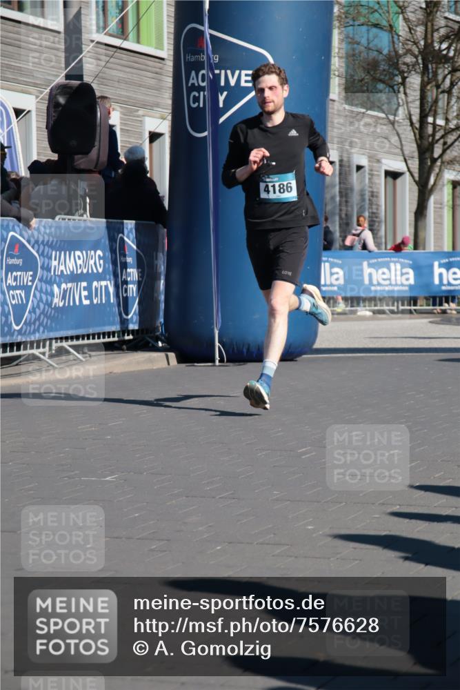 06.04.2025 - 44. Internationalen Wilhelmsburger Insellauf A. Gomolzig http://msf.ph/oto/7576628 06.04.2025 10:33:16 Ziel 3234, 3564, 3747, 4186, 4531 meine-sportfotos.de