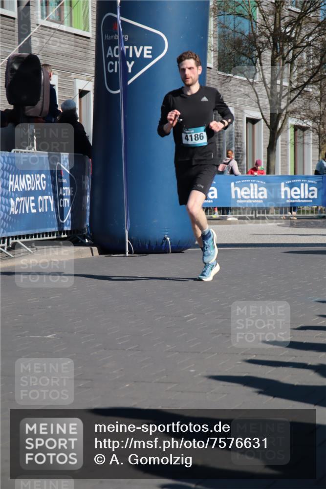 06.04.2025 - 44. Internationalen Wilhelmsburger Insellauf A. Gomolzig http://msf.ph/oto/7576631 06.04.2025 10:33:16 Ziel 3234, 3564, 3747, 4186, 4531 meine-sportfotos.de