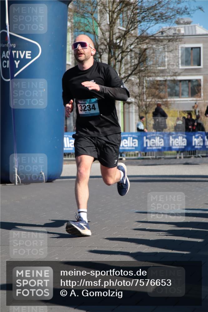 06.04.2025 - 44. Internationalen Wilhelmsburger Insellauf A. Gomolzig http://msf.ph/oto/7576653 06.04.2025 10:33:14 Ziel 3234, 3564, 3747, 4186, 4400, 4531, 5026 meine-sportfotos.de