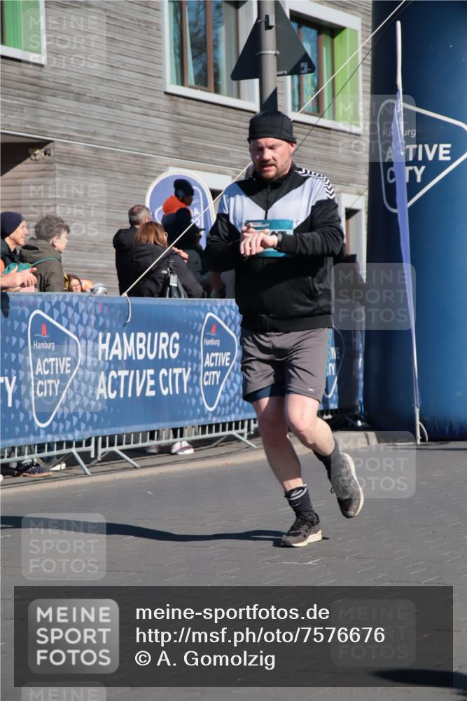 06.04.2025 - 44. Internationalen Wilhelmsburger Insellauf A. Gomolzig http://msf.ph/oto/7576676 06.04.2025 10:33:11 Ziel 3234, 3564, 3747, 4186, 4400, 5026 meine-sportfotos.de