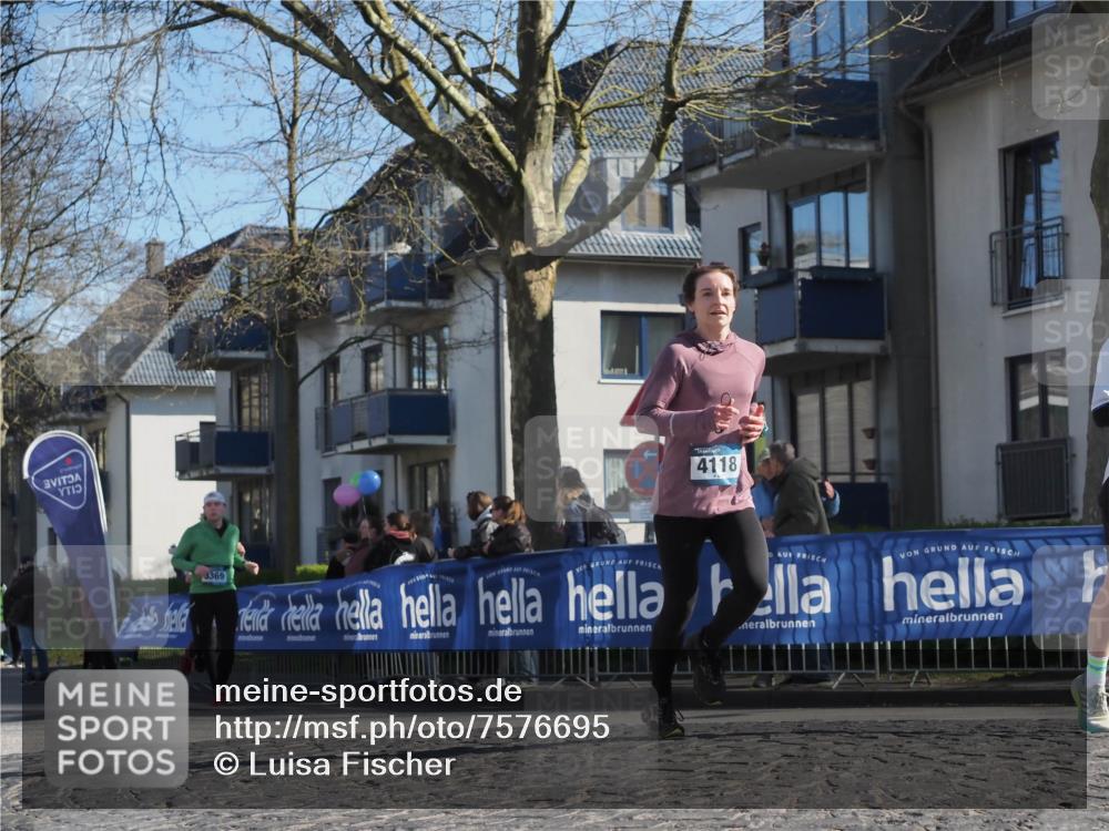 06.04.2025 - 44. Internationalen Wilhelmsburger Insellauf Luisa Fischer http://msf.ph/oto/7576695 06.04.2025 10:38:18 Ziel 4118, 3369 meine-sportfotos.de