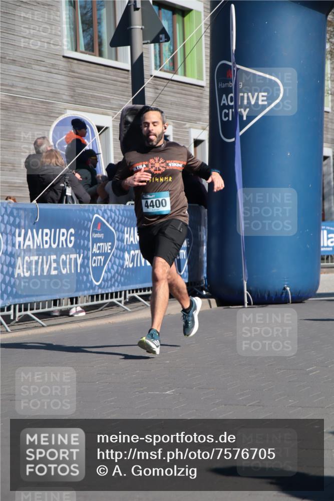 06.04.2025 - 44. Internationalen Wilhelmsburger Insellauf A. Gomolzig http://msf.ph/oto/7576705 06.04.2025 10:33:09 Ziel 3234, 3564, 3747, 4400, 5026 meine-sportfotos.de