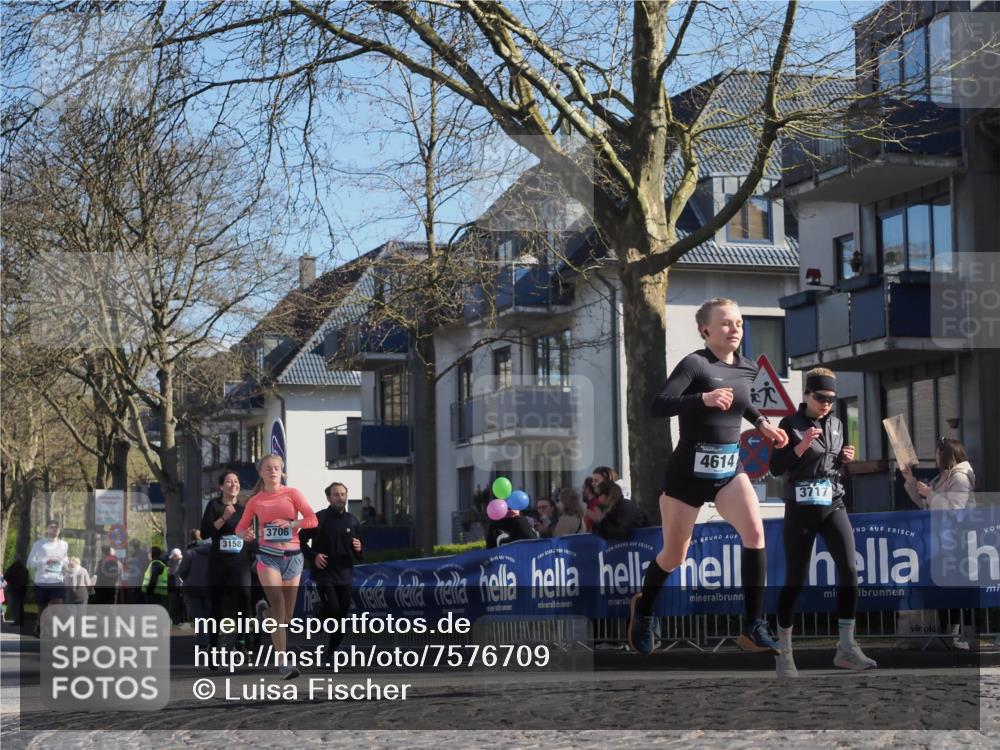 06.04.2025 - 44. Internationalen Wilhelmsburger Insellauf Luisa Fischer http://msf.ph/oto/7576709 06.04.2025 10:43:12 Ziel 3158, 3706, 4614, 3717 meine-sportfotos.de