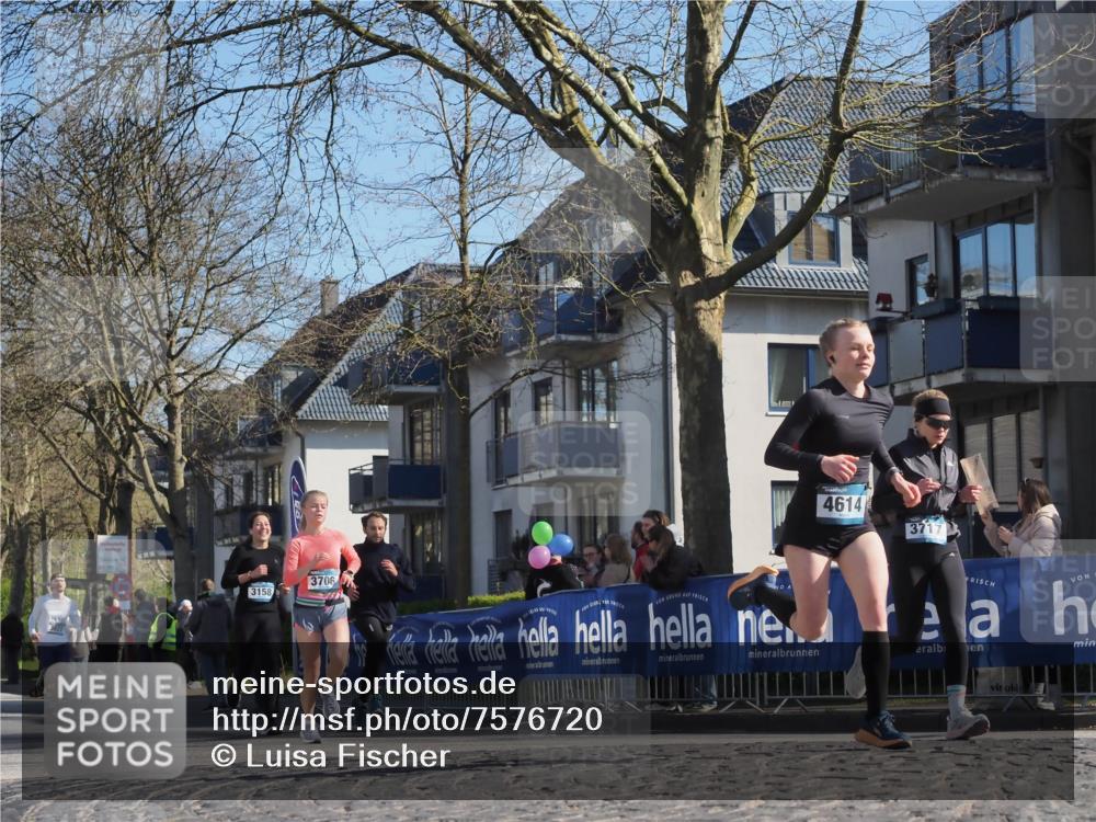 06.04.2025 - 44. Internationalen Wilhelmsburger Insellauf Luisa Fischer http://msf.ph/oto/7576720 06.04.2025 10:43:12 Ziel 3158, 3706, 4614, 3717 meine-sportfotos.de
