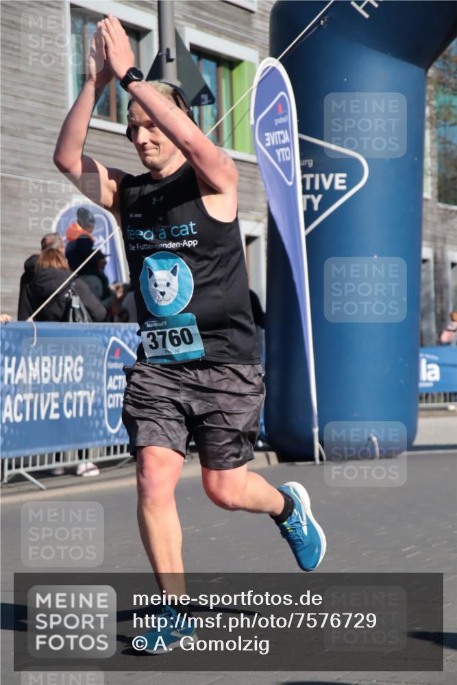06.04.2025 - 44. Internationalen Wilhelmsburger Insellauf A. Gomolzig http://msf.ph/oto/7576729 06.04.2025 10:32:59 Ziel 3760 meine-sportfotos.de