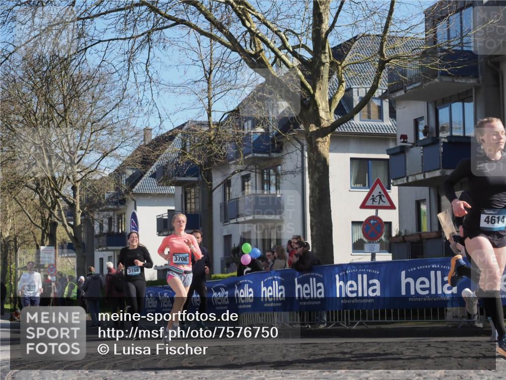 06.04.2025 - 44. Internationalen Wilhelmsburger Insellauf Luisa Fischer http://msf.ph/oto/7576750 06.04.2025 10:43:12 Ziel 3827, 3158, 3706, 4614 meine-sportfotos.de