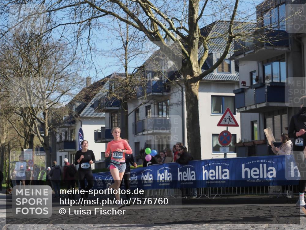 06.04.2025 - 44. Internationalen Wilhelmsburger Insellauf Luisa Fischer http://msf.ph/oto/7576760 06.04.2025 10:43:12 Ziel 3158, 3706, 371 meine-sportfotos.de