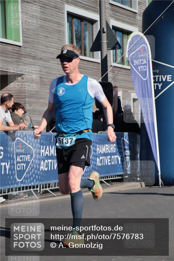 06.04.2025 - 44. Internationalen Wilhelmsburger Insellauf A. Gomolzig http://msf.ph/oto/7576783 06.04.2025 10:32:51 Ziel 3863, 4358, 5137 meine-sportfotos.de