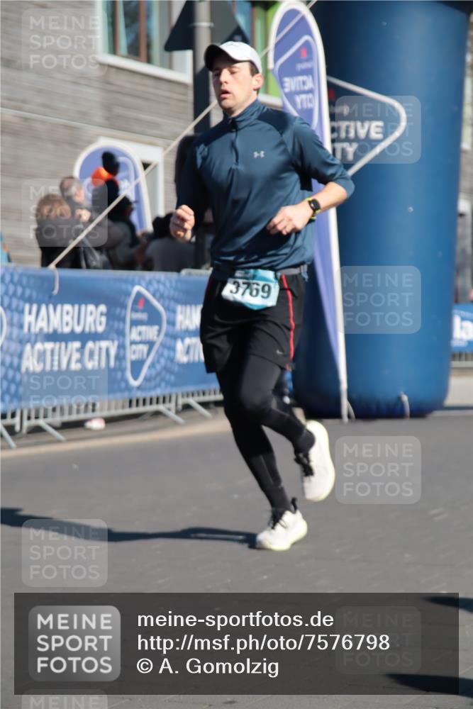 06.04.2025 - 44. Internationalen Wilhelmsburger Insellauf A. Gomolzig http://msf.ph/oto/7576798 06.04.2025 10:32:44 Ziel 3769 meine-sportfotos.de