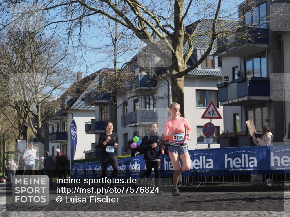 06.04.2025 - 44. Internationalen Wilhelmsburger Insellauf Luisa Fischer http://msf.ph/oto/7576824 06.04.2025 10:43:13 Ziel 3827, 3158, 3706 meine-sportfotos.de