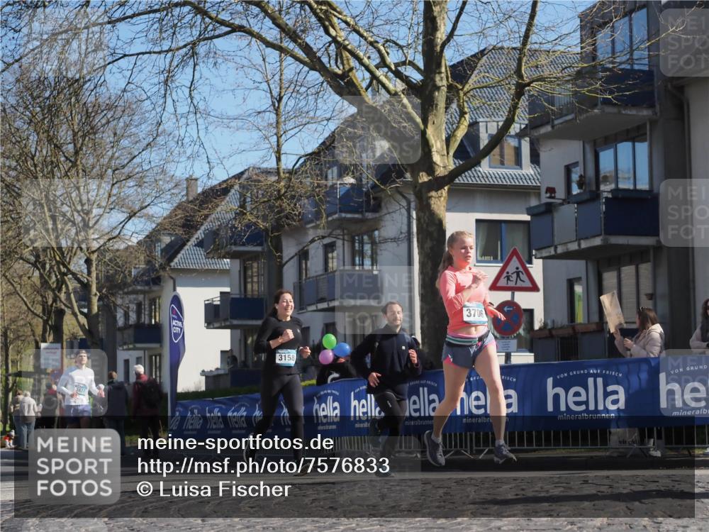 06.04.2025 - 44. Internationalen Wilhelmsburger Insellauf Luisa Fischer http://msf.ph/oto/7576833 06.04.2025 10:43:13 Ziel 3827, 3158, 3706 meine-sportfotos.de