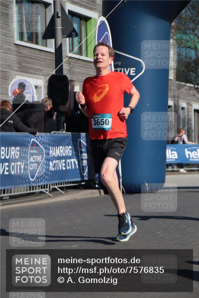 06.04.2025 - 44. Internationalen Wilhelmsburger Insellauf A. Gomolzig http://msf.ph/oto/7576835 06.04.2025 10:32:33 Ziel 3650, 5002, 5086 meine-sportfotos.de
