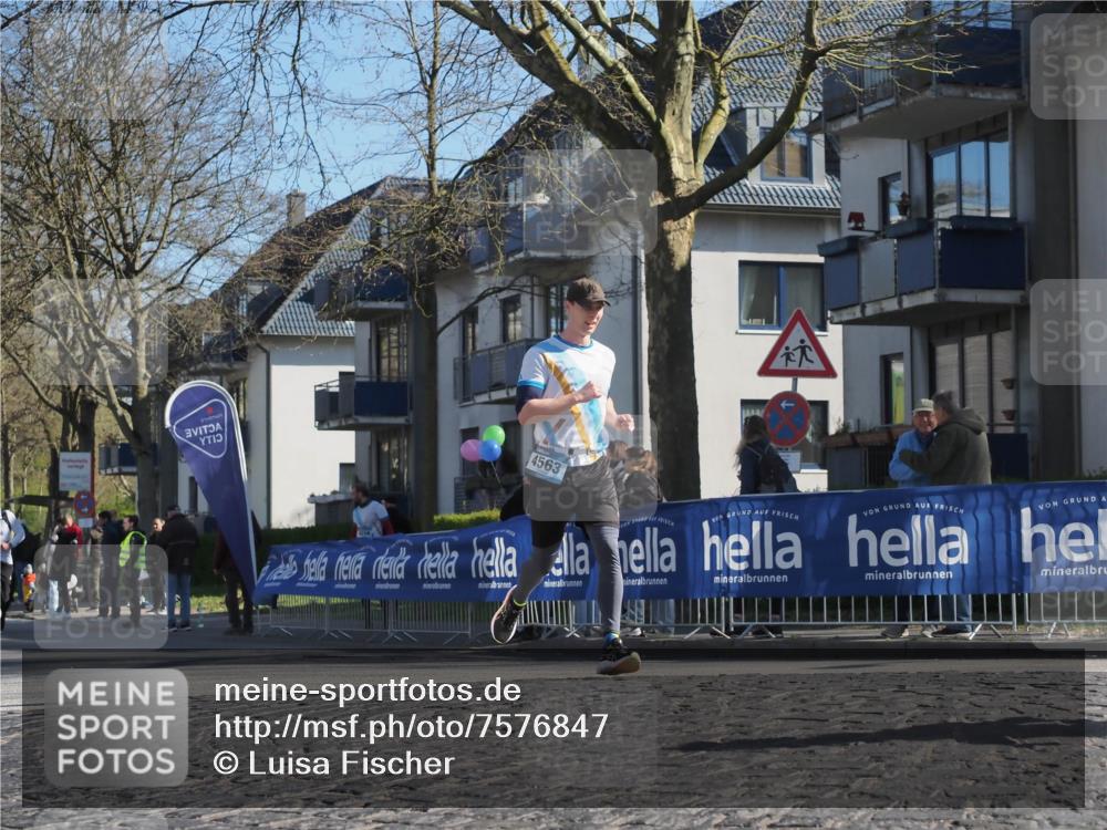 06.04.2025 - 44. Internationalen Wilhelmsburger Insellauf Luisa Fischer http://msf.ph/oto/7576847 06.04.2025 10:38:22 Ziel 4563 meine-sportfotos.de