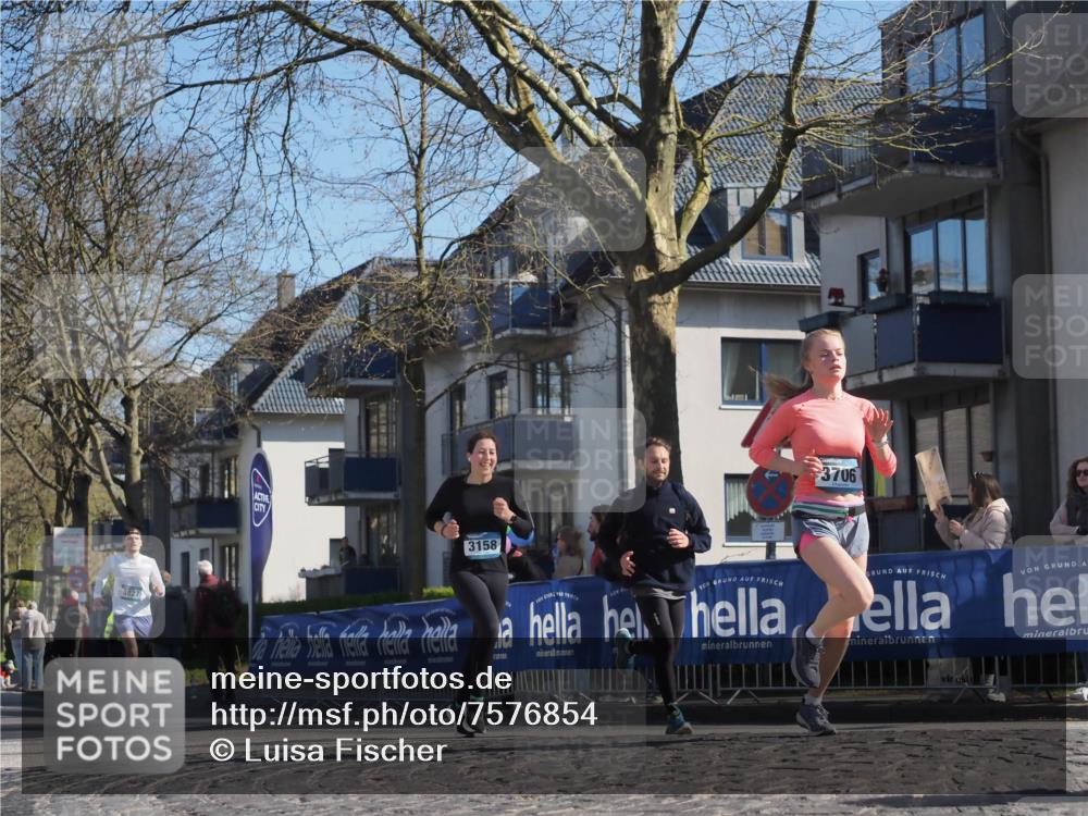 06.04.2025 - 44. Internationalen Wilhelmsburger Insellauf Luisa Fischer http://msf.ph/oto/7576854 06.04.2025 10:43:13 Ziel 3827, 3158, 3706 meine-sportfotos.de