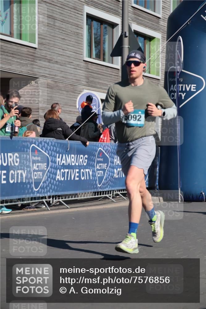 06.04.2025 - 44. Internationalen Wilhelmsburger Insellauf A. Gomolzig http://msf.ph/oto/7576856 06.04.2025 10:32:19 Ziel 3359, 4242, 4556, 5092 meine-sportfotos.de