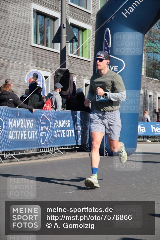 06.04.2025 - 44. Internationalen Wilhelmsburger Insellauf A. Gomolzig http://msf.ph/oto/7576866 06.04.2025 10:32:18 Ziel 3359, 4242, 4556, 5092 meine-sportfotos.de