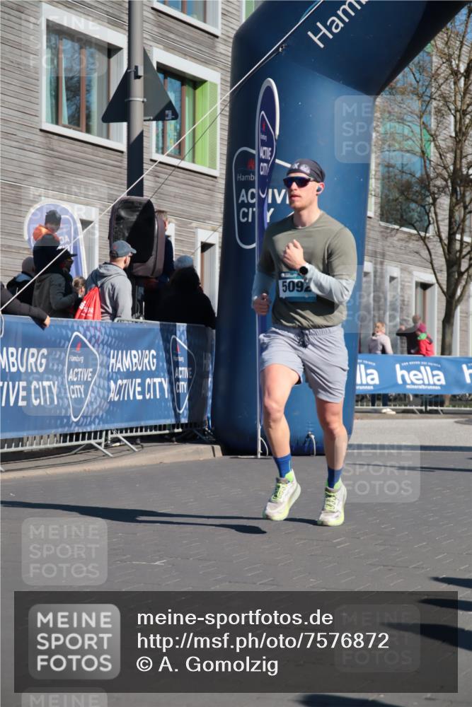 06.04.2025 - 44. Internationalen Wilhelmsburger Insellauf A. Gomolzig http://msf.ph/oto/7576872 06.04.2025 10:32:18 Ziel 3359, 4242, 4556, 5092 meine-sportfotos.de