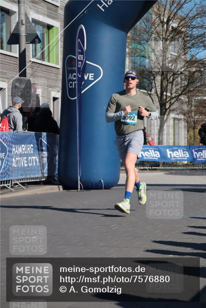06.04.2025 - 44. Internationalen Wilhelmsburger Insellauf A. Gomolzig http://msf.ph/oto/7576880 06.04.2025 10:32:18 Ziel 3359, 4242, 4556, 5092 meine-sportfotos.de
