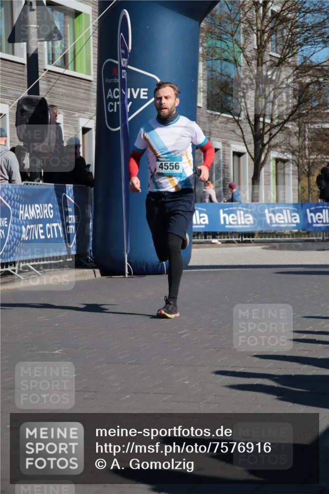 06.04.2025 - 44. Internationalen Wilhelmsburger Insellauf A. Gomolzig http://msf.ph/oto/7576916 06.04.2025 10:32:15 Ziel 3359, 4373, 4556, 5092 meine-sportfotos.de