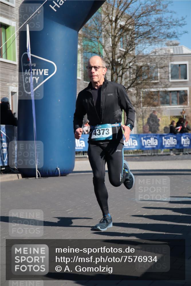 06.04.2025 - 44. Internationalen Wilhelmsburger Insellauf A. Gomolzig http://msf.ph/oto/7576934 06.04.2025 10:32:10 Ziel 3545, 4373, 4556 meine-sportfotos.de