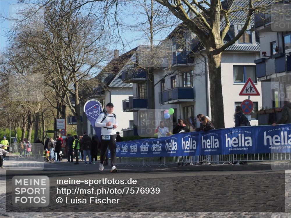 06.04.2025 - 44. Internationalen Wilhelmsburger Insellauf Luisa Fischer http://msf.ph/oto/7576939 06.04.2025 10:38:26 Ziel 3898, 4556 meine-sportfotos.de