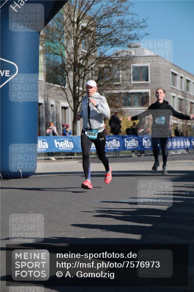 06.04.2025 - 44. Internationalen Wilhelmsburger Insellauf A. Gomolzig http://msf.ph/oto/7576973 06.04.2025 10:31:59 Ziel 3051, 3545, 4057, 4484, 4602 meine-sportfotos.de
