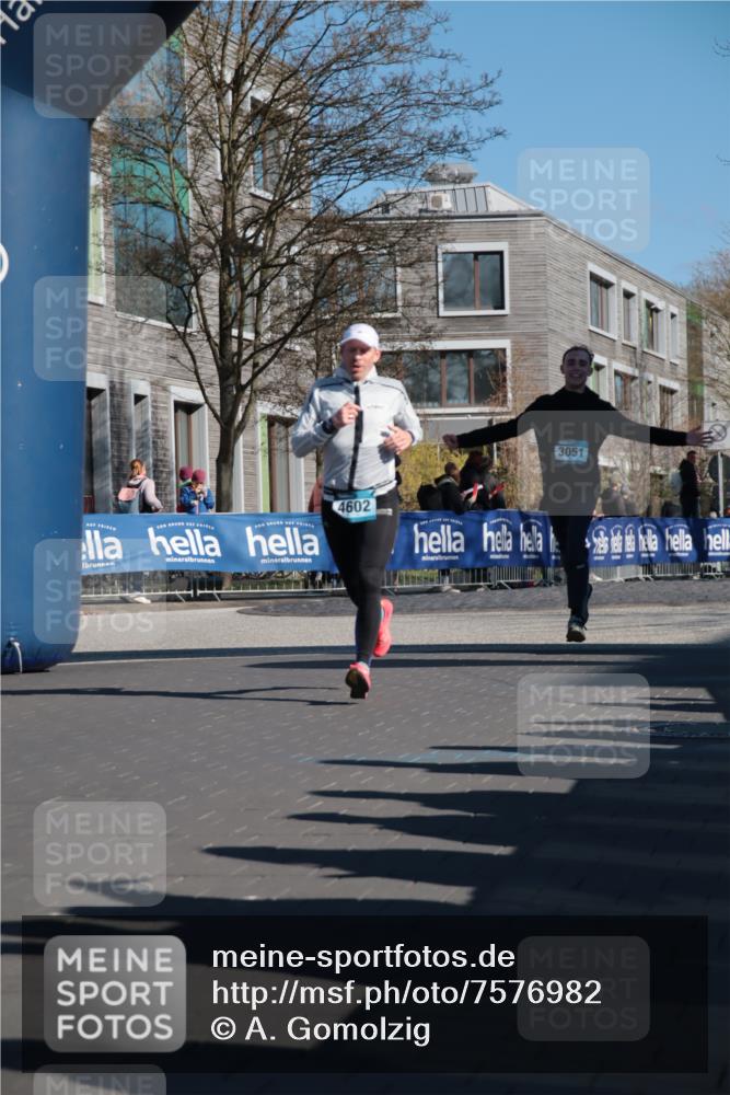 06.04.2025 - 44. Internationalen Wilhelmsburger Insellauf A. Gomolzig http://msf.ph/oto/7576982 06.04.2025 10:31:59 Ziel 3051, 3545, 4057, 4484, 4602 meine-sportfotos.de